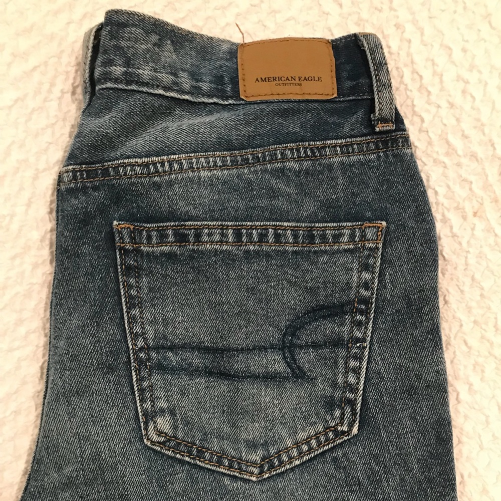 American Eagle High waisted Mom Jeans